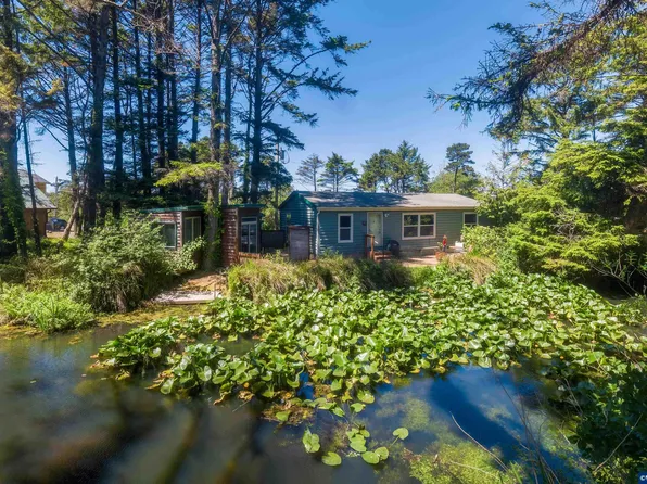 1232 SE 2nd Ct, Lincoln City, OR 97367