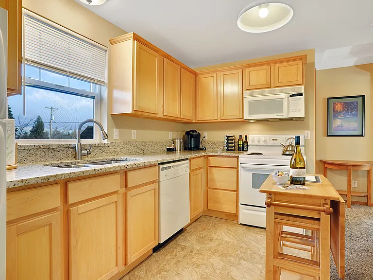 731 Elm St SW #A — Photo 8
