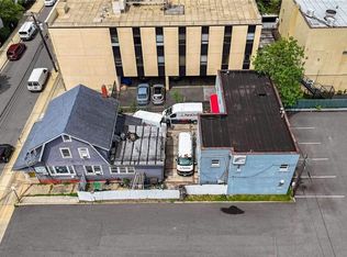 27 W Hawthorne Ave, Valley Stream, NY 11580
