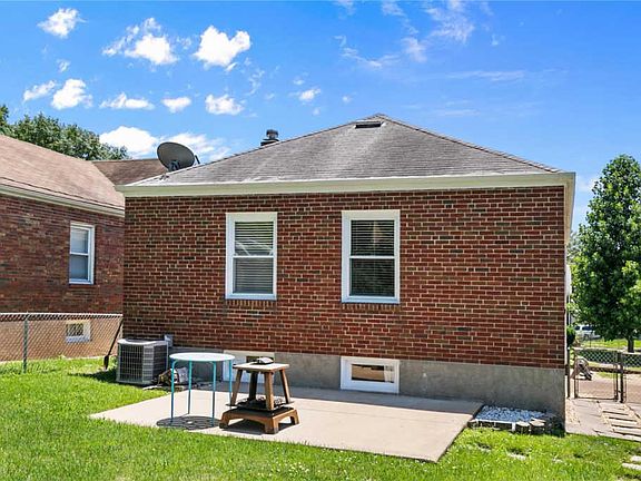 4th image of 7057 Plainview Ave