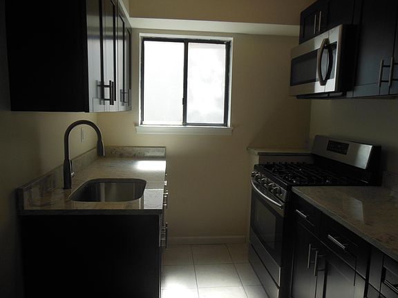 3rd image of 30 Ashton Dr