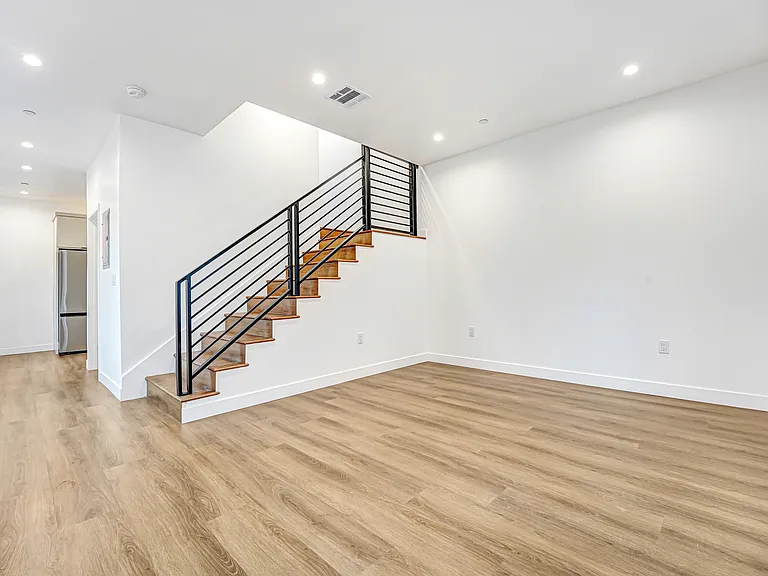 5346-5350 Oakland St — Photo 17