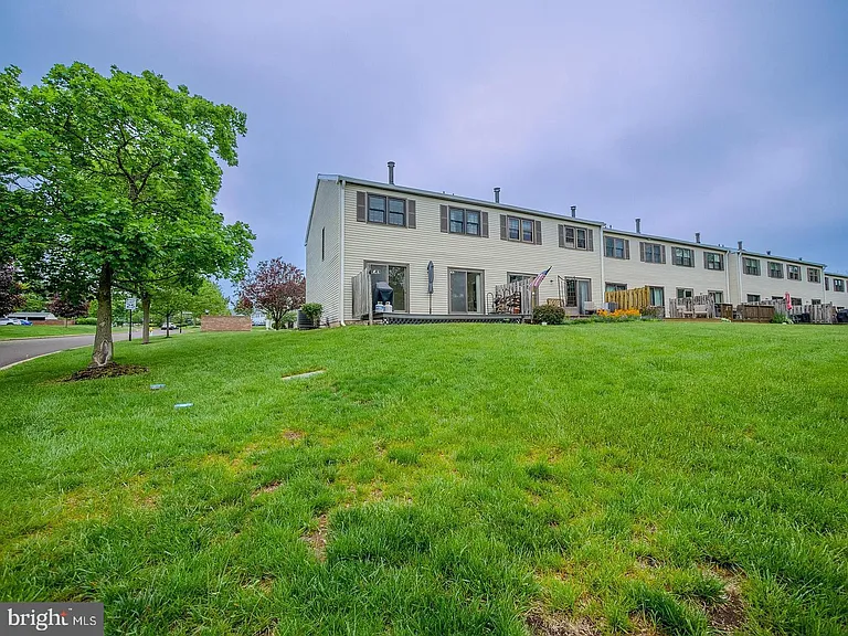 1001 Winfield Ct — Photo 47