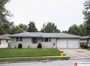 6828 Sunshine Dr, Omaha, NE 68107