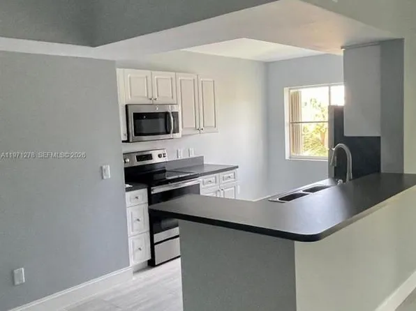 165 NW 96th Ter, Pembroke Pines, FL