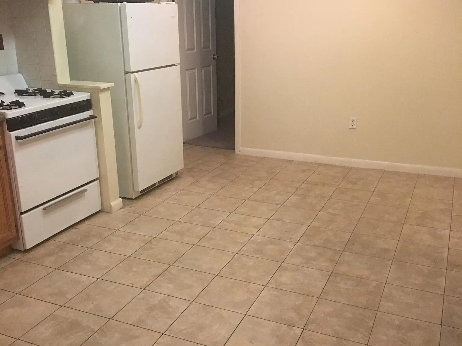 2 bed, 850 sqft, $1,375 — Photo 3