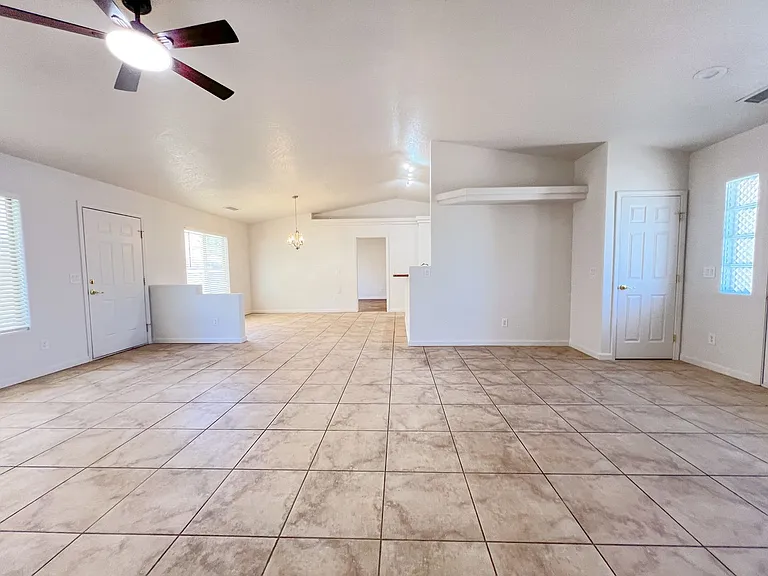 5921 N Bentley Dr — Photo 8