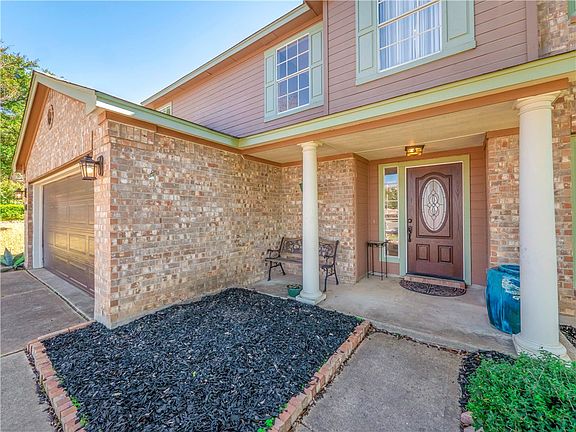 3rd image of 1506 Highland Dr