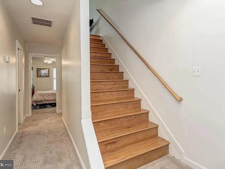 1019 S Streeper St — Photo 11