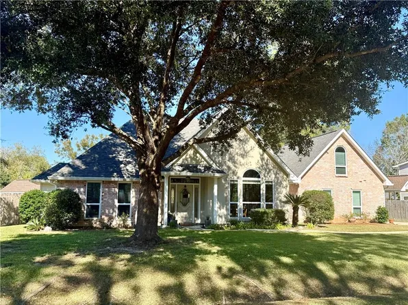 205 Woodcrest Dr, Covington, LA 70433