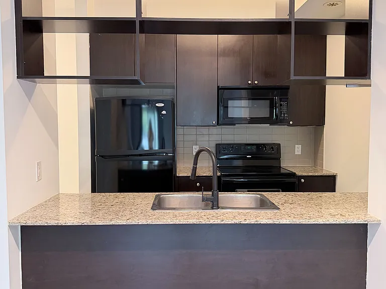310 Village Green Sq #35 — Photo 6