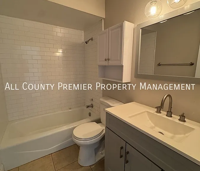 415 Dorchester Sq — Photo 6