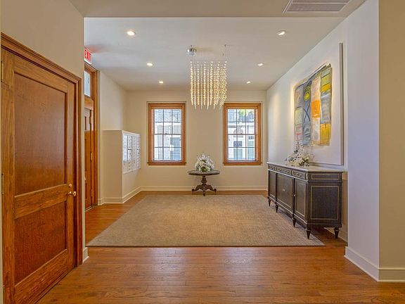 2nd image of 820 Dauphine St APT 105