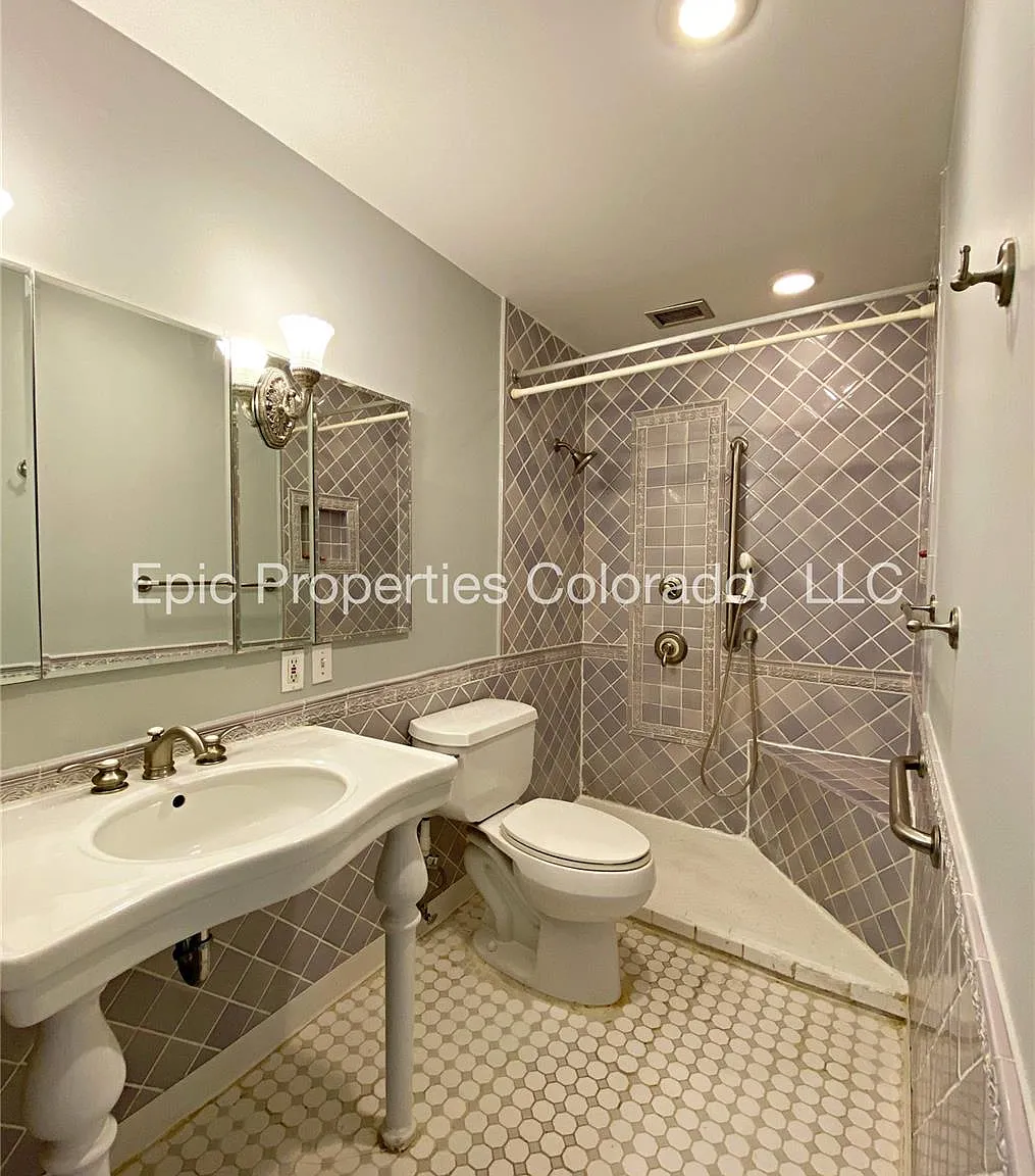 2 bed, 930 sqft, $1,700 — Photo 1