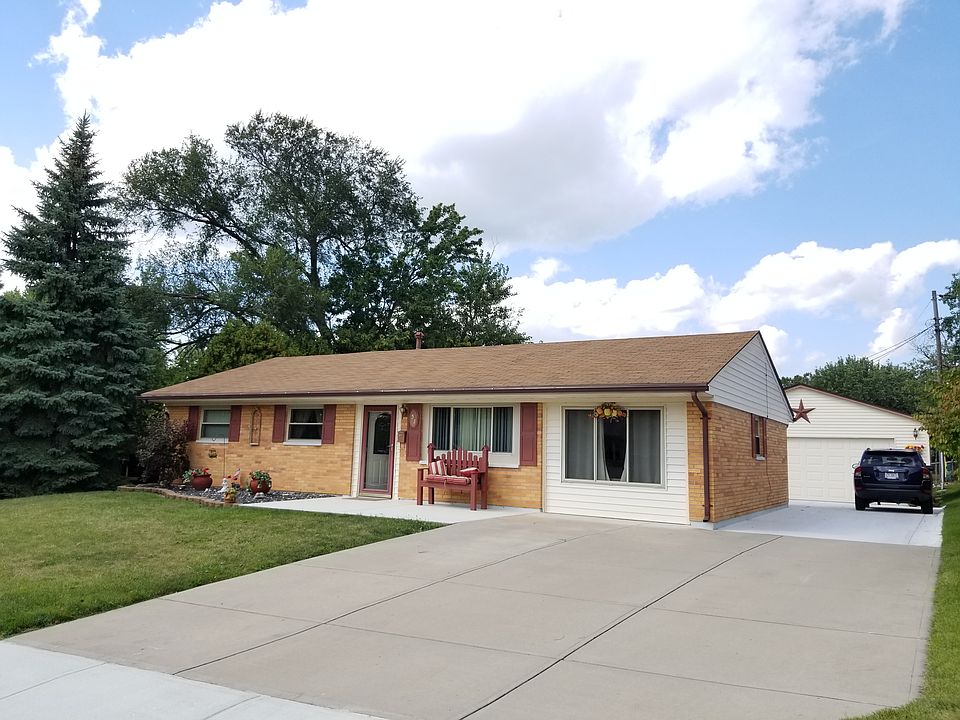 1st image of 51 W Bonomo Dr