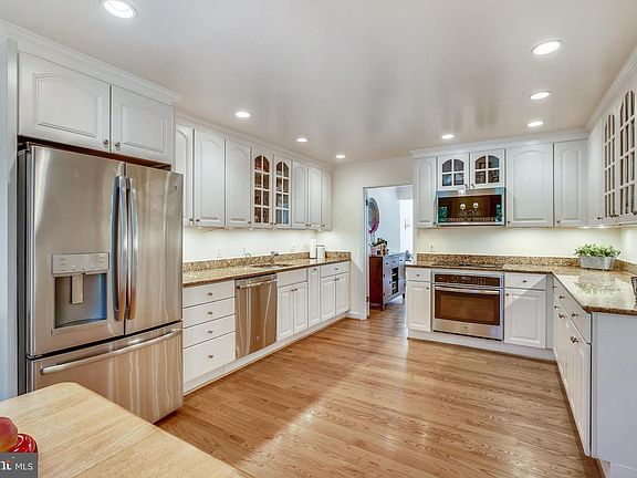 5th image of 5834 Tudor Ln
