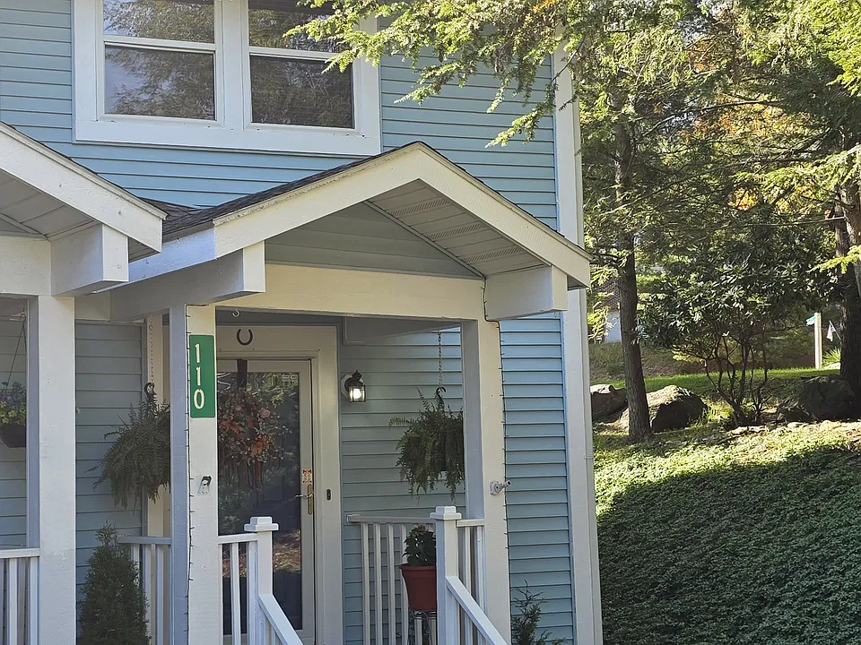 110 Huntington Dr
