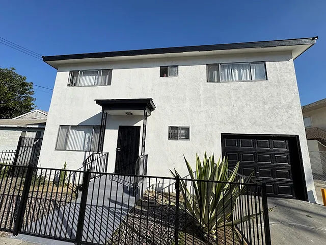 11936 Grevillea Ave #E — Photo 14