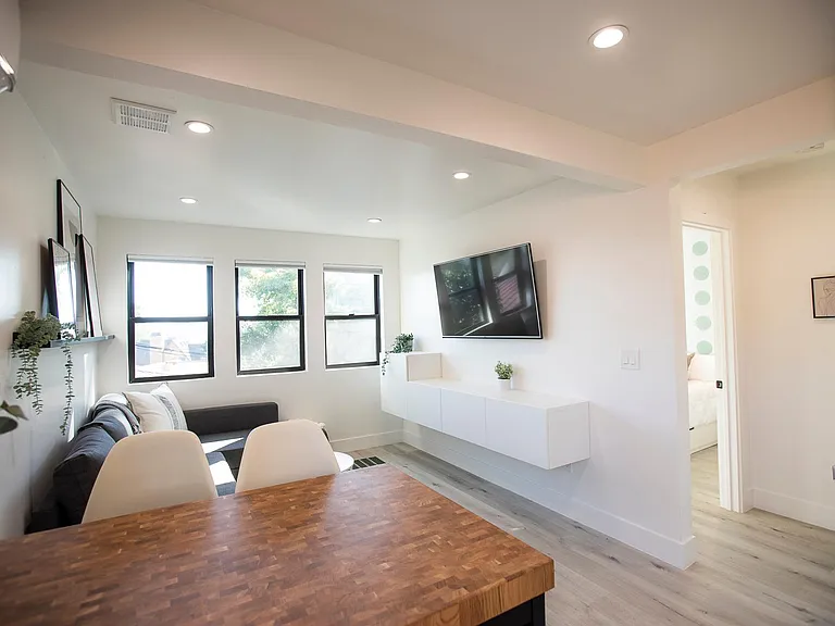 1346 Cecelia Ct — Photo 1