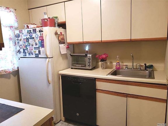 3rd image of 206 Towne House Vlg