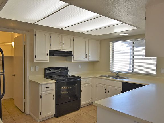 4th image of 2220 W Oraibi Dr
