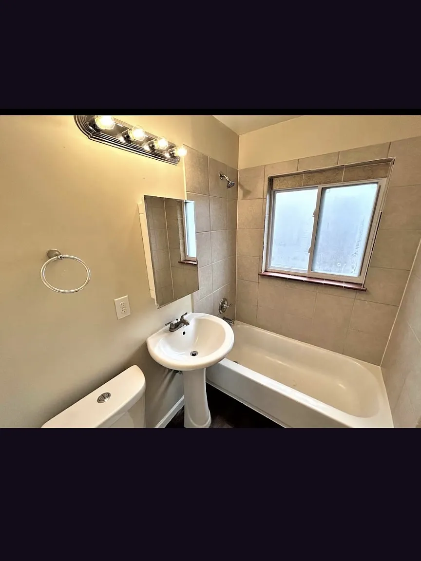 3 bed, 1315 sqft, $1,600 — Photo 2