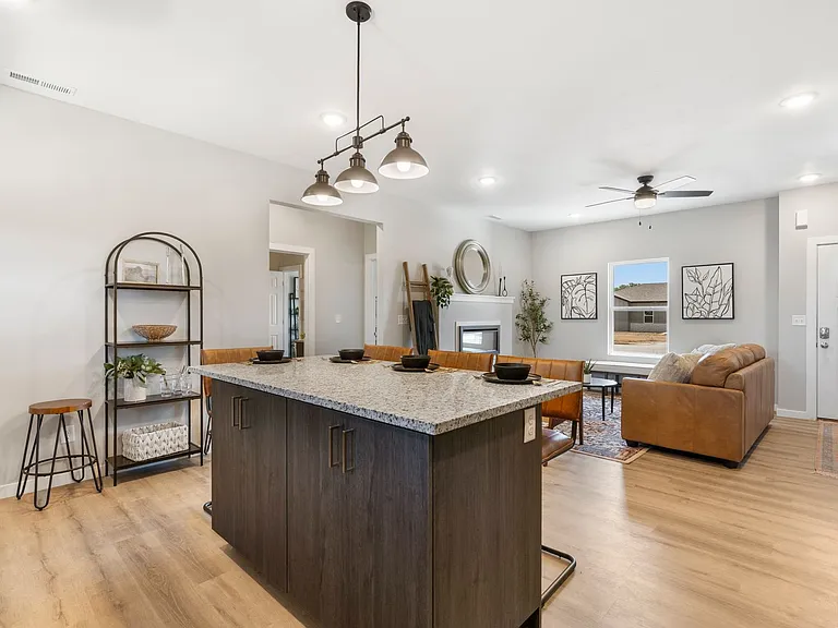 665 E Forest St — Photo 31