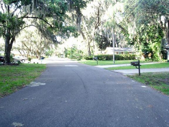 5th image of 390 Velma Dr W