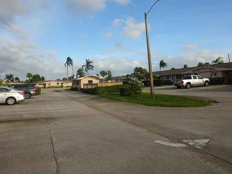 2763 Dudley Dr W #H — Photo 15