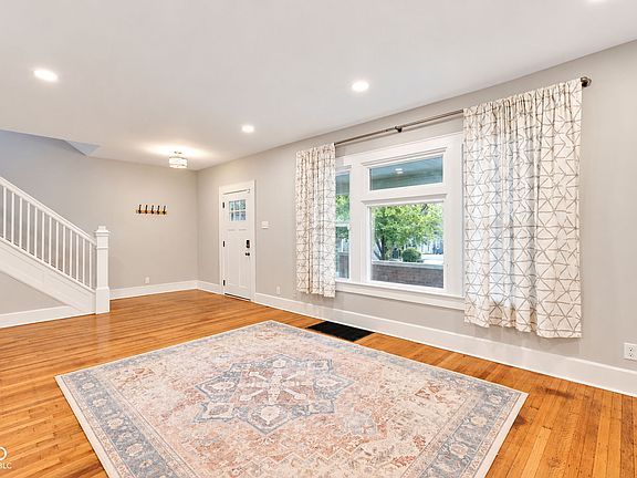 5th image of 1145 Evison St