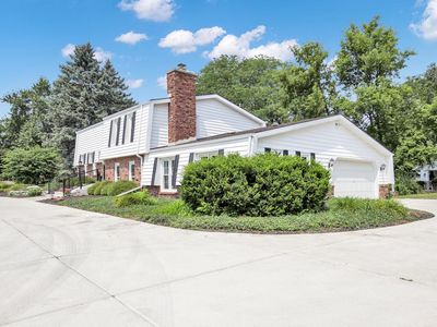 2550 Coach House DRIVE, Brookfield, WI, 53045