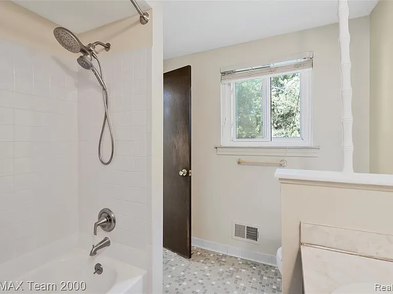 2053 Brookfield St — Photo 20