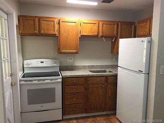 5th image of 2573 Lincoln Ave #2