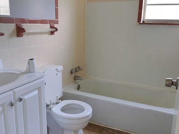 3rd image of 1519 N Glenn St