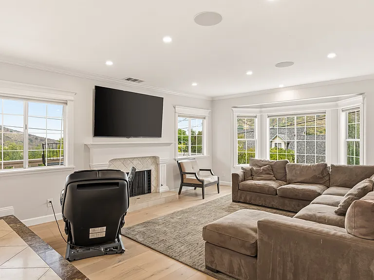 Gladiola Dr — Photo 8