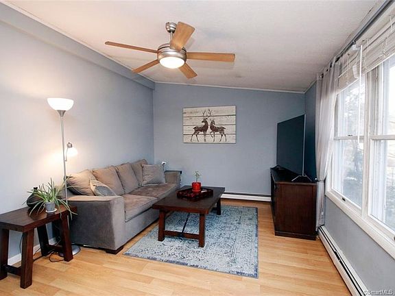 3rd image of 8 Beechwood Dr