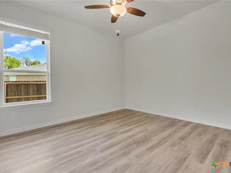 1118 Zora Dr #B — Photo 17