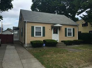 91 Finch Ave, Pawtucket, RI 02860