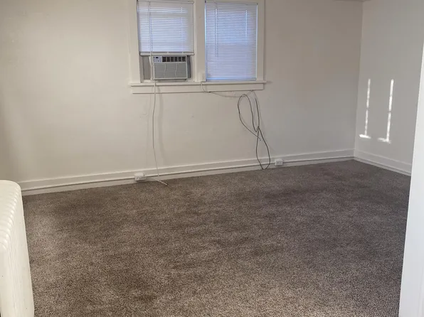 604 6th Ave #6, Holdrege, NE 68949