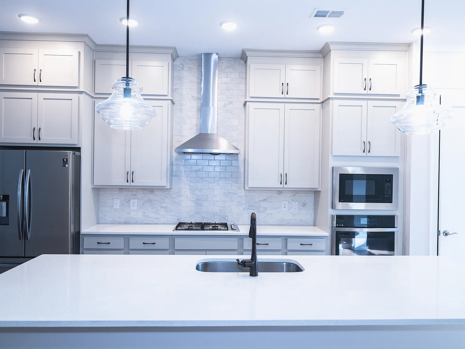4 bed, 2400 sqft, $3,795 — Photo 4