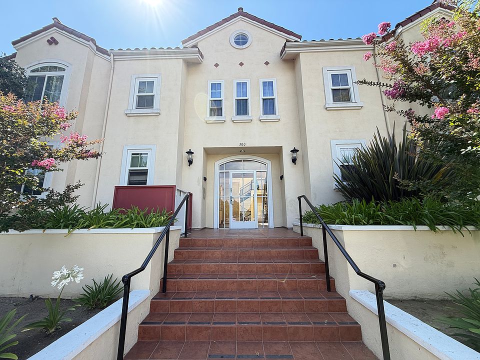 1st image of 300 E Providencia Ave