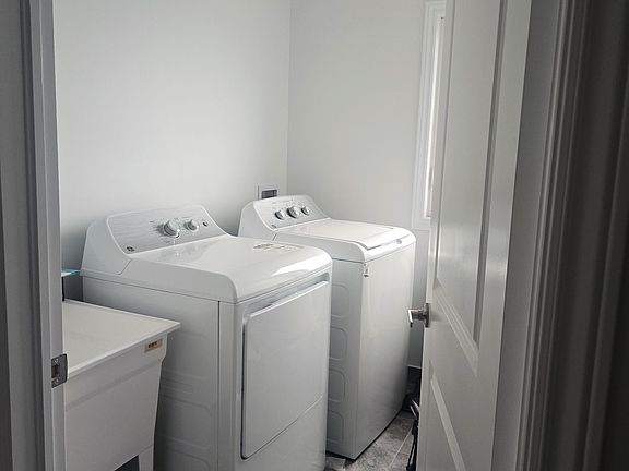 3rd image of 20 Lincoln Dr