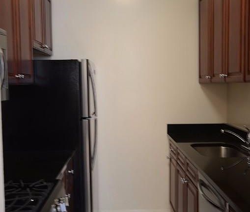 4th image of 303 E 43rd St APT 9C