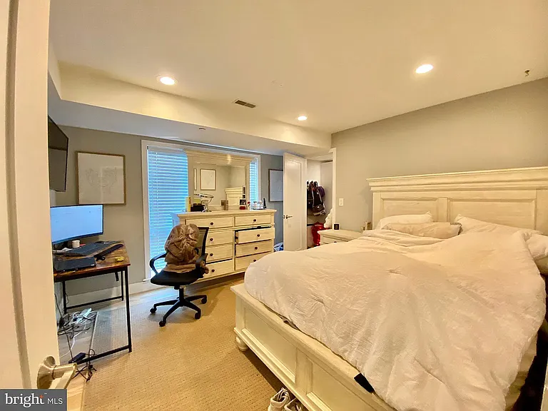 922 N 17th St #33 — Photo 9