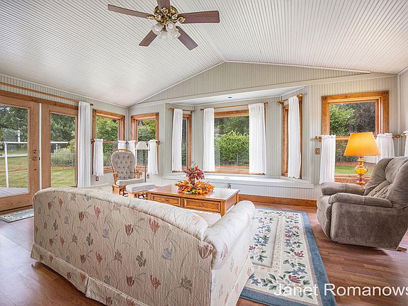 3rd image of 6182 Del Cano Dr SE