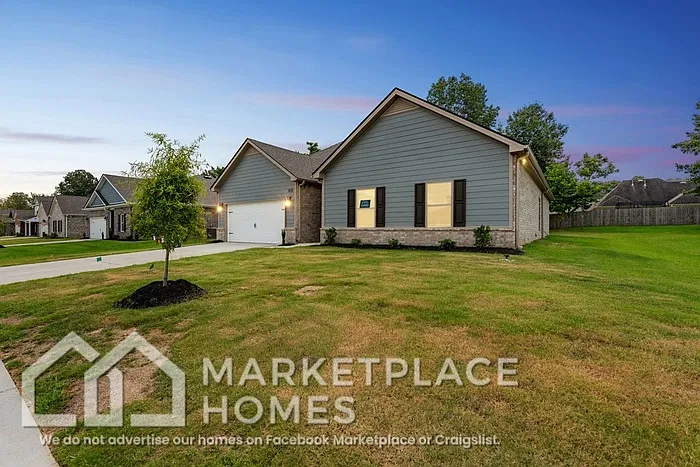 4 bed, 2.0 bath, 2250 sqft, $2,595 — Photo 2