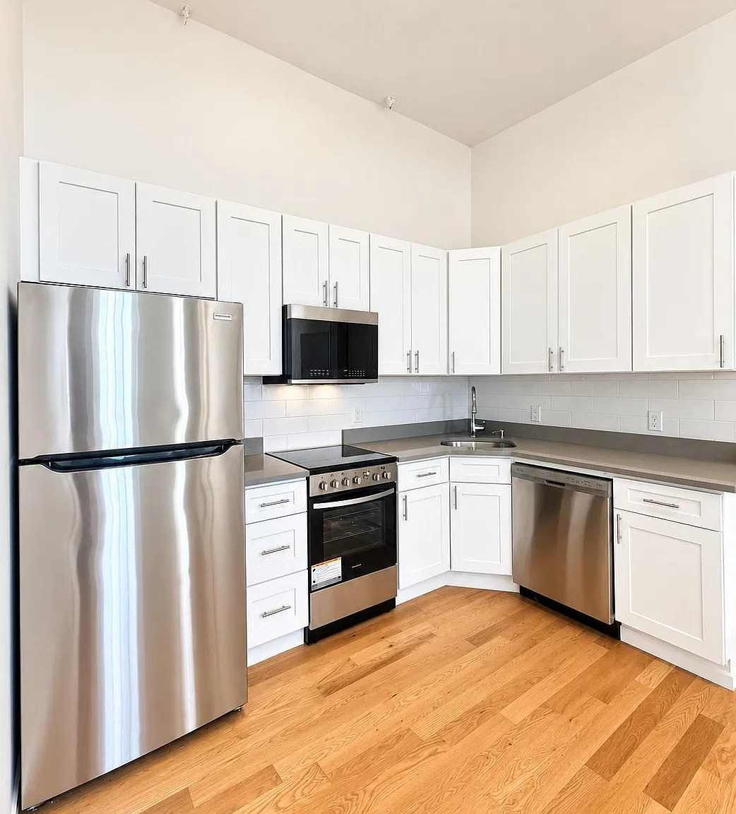 155 River St — Photo 3