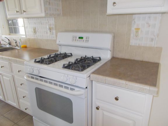 3rd image of 915 Cashew Cir