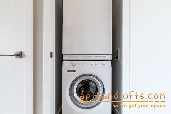 Rented by aptsandlofts.com | media 99