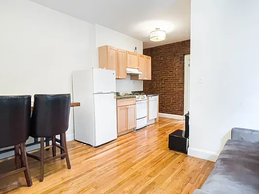 Rented by City Connections Realty | media 18